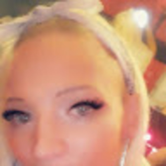 Meet your Posher, Tiffany - Picture 1 of 1